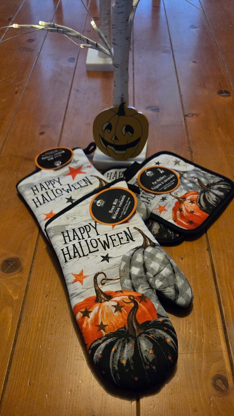 Halloween Pumpkin Oven Mitts and Pot Holders Set